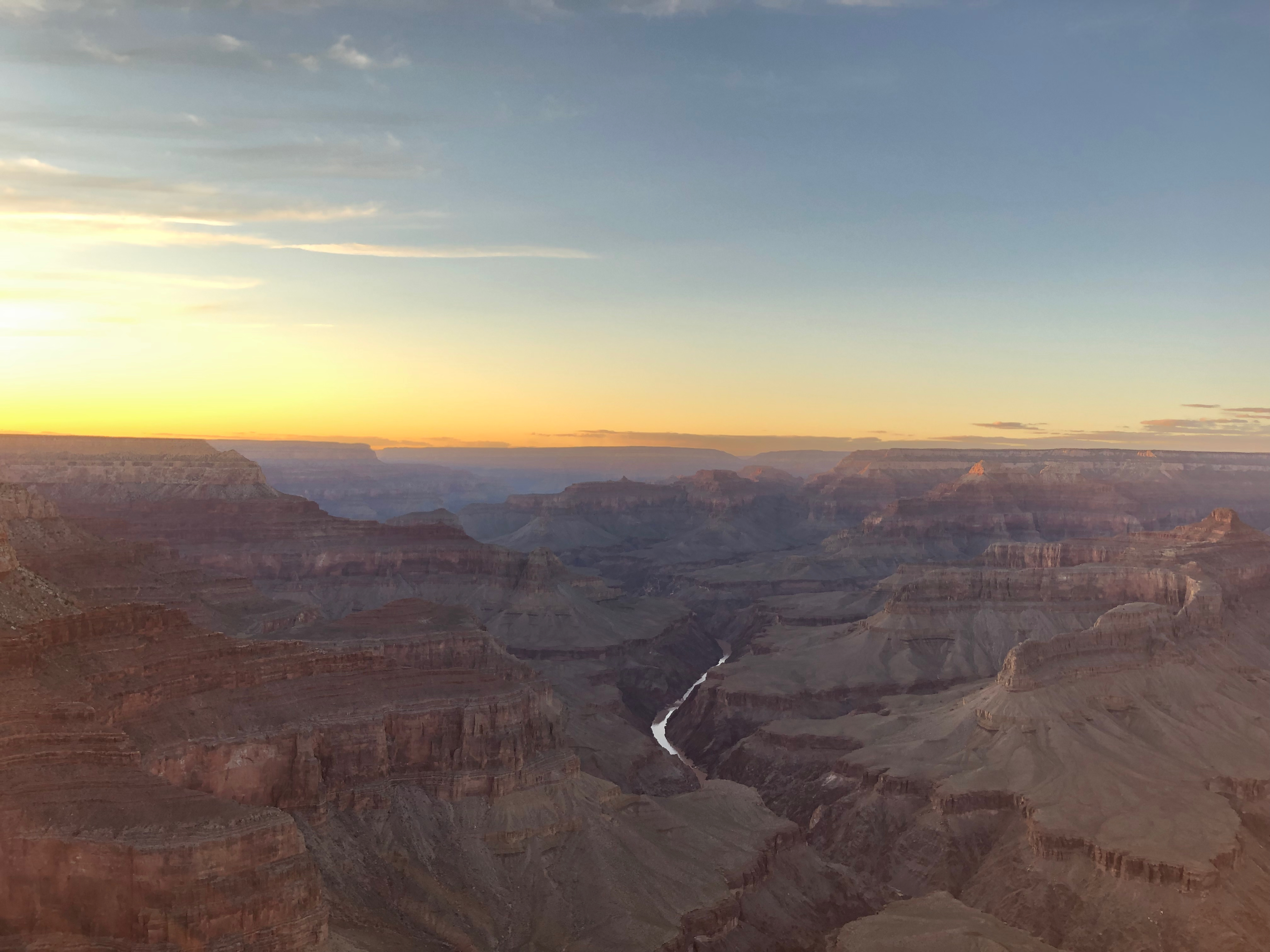 Blick über den Grand Canyon bei Sonnenuntergang