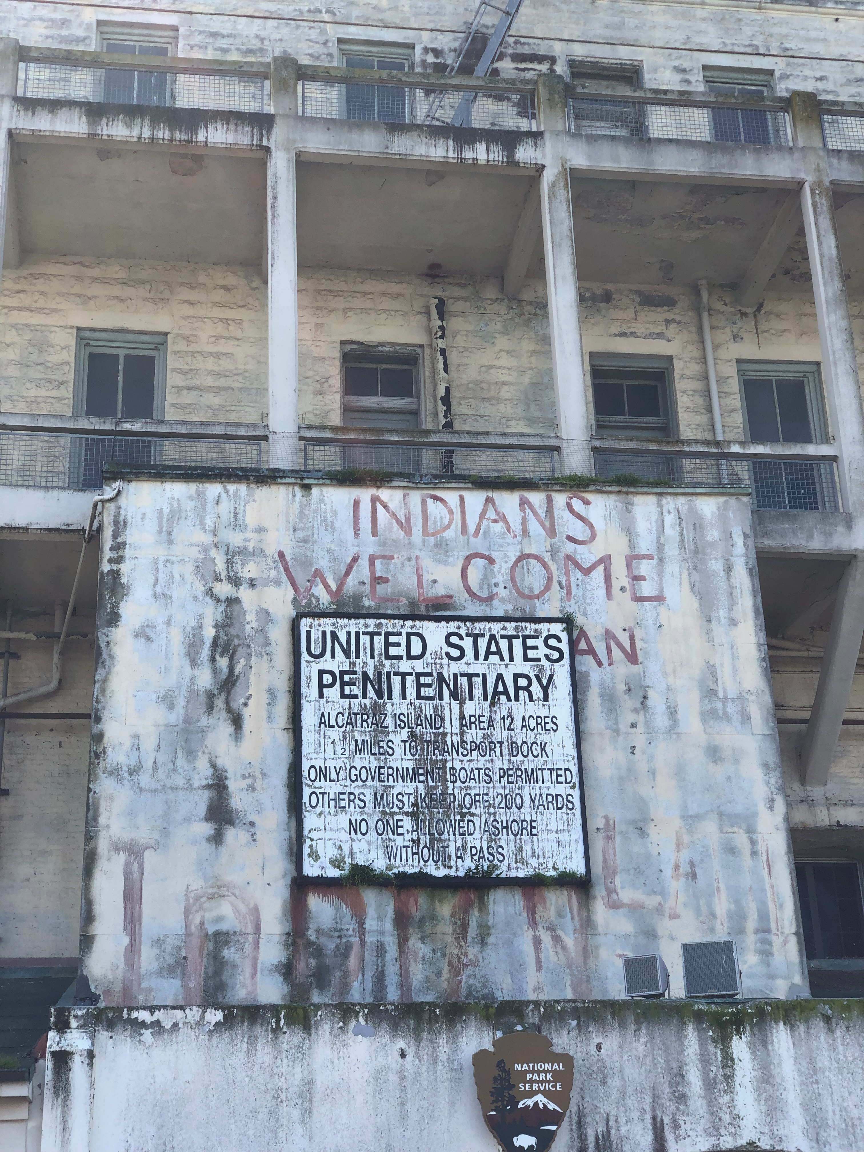 Schild am Empfangsgebäude von Alcatraz