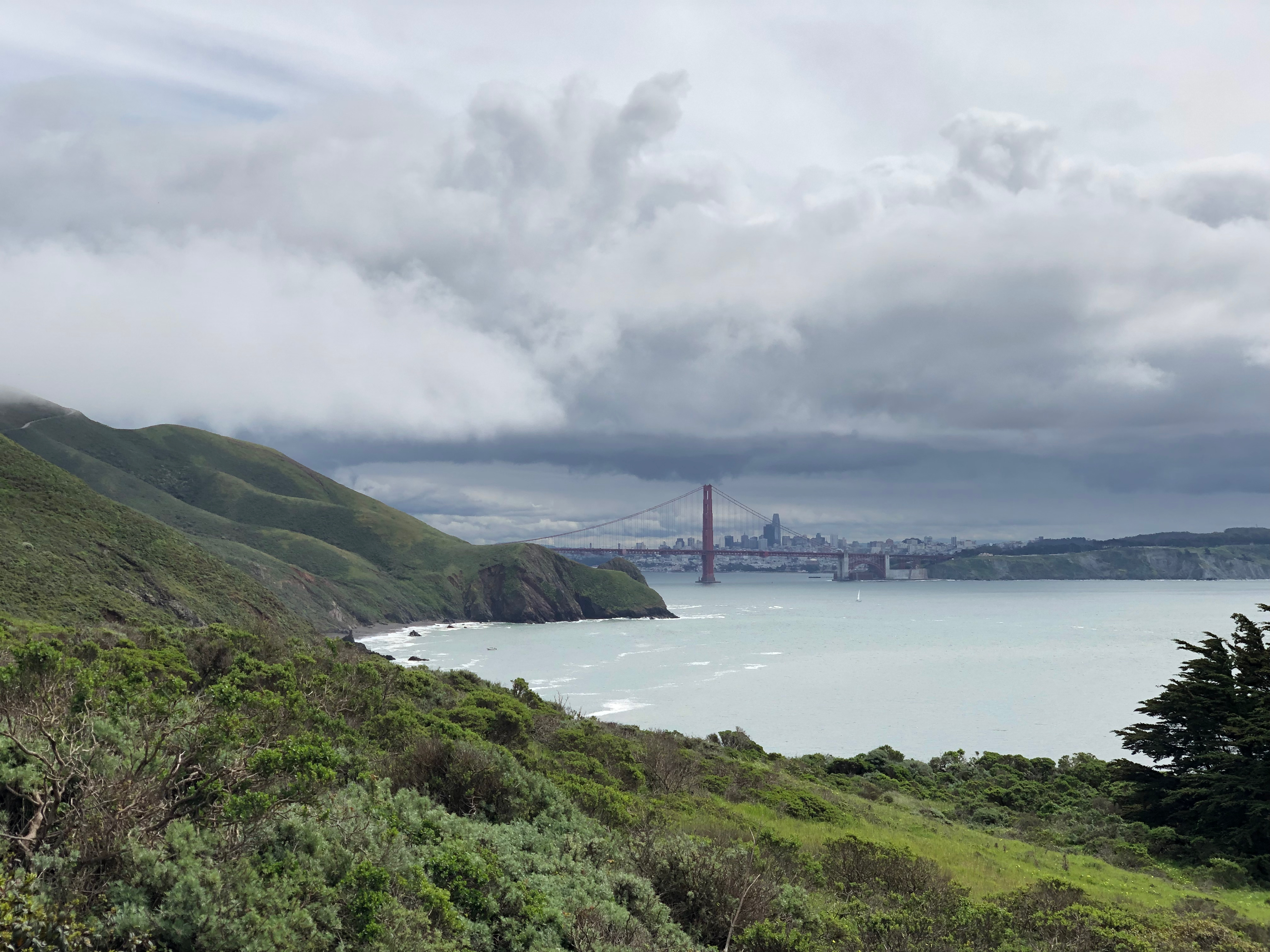 Blick aus den Marin Headlands auf die Golden Gate Bridge
