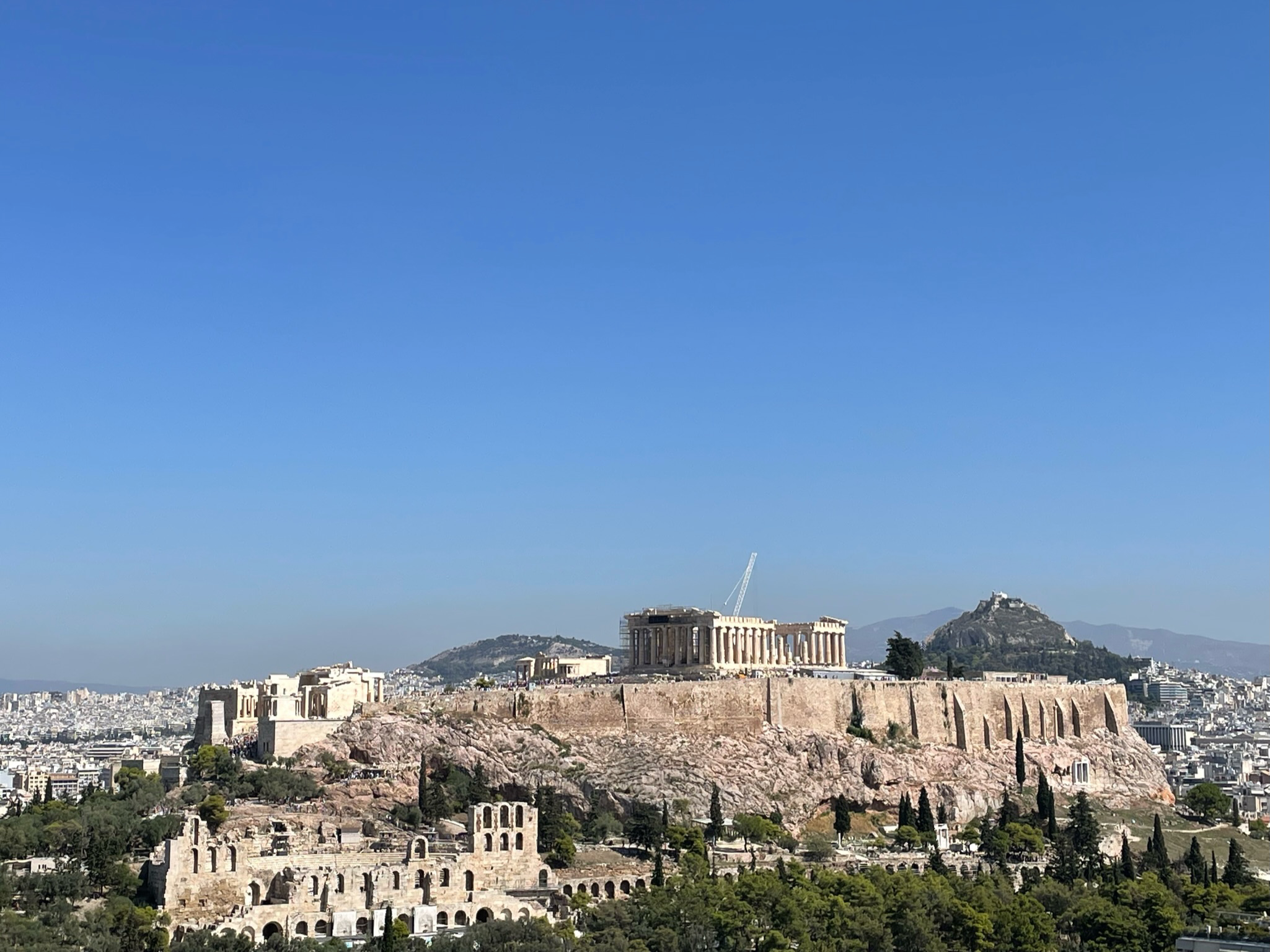 Blick vom Filopappou Hügel auf die Akropolis