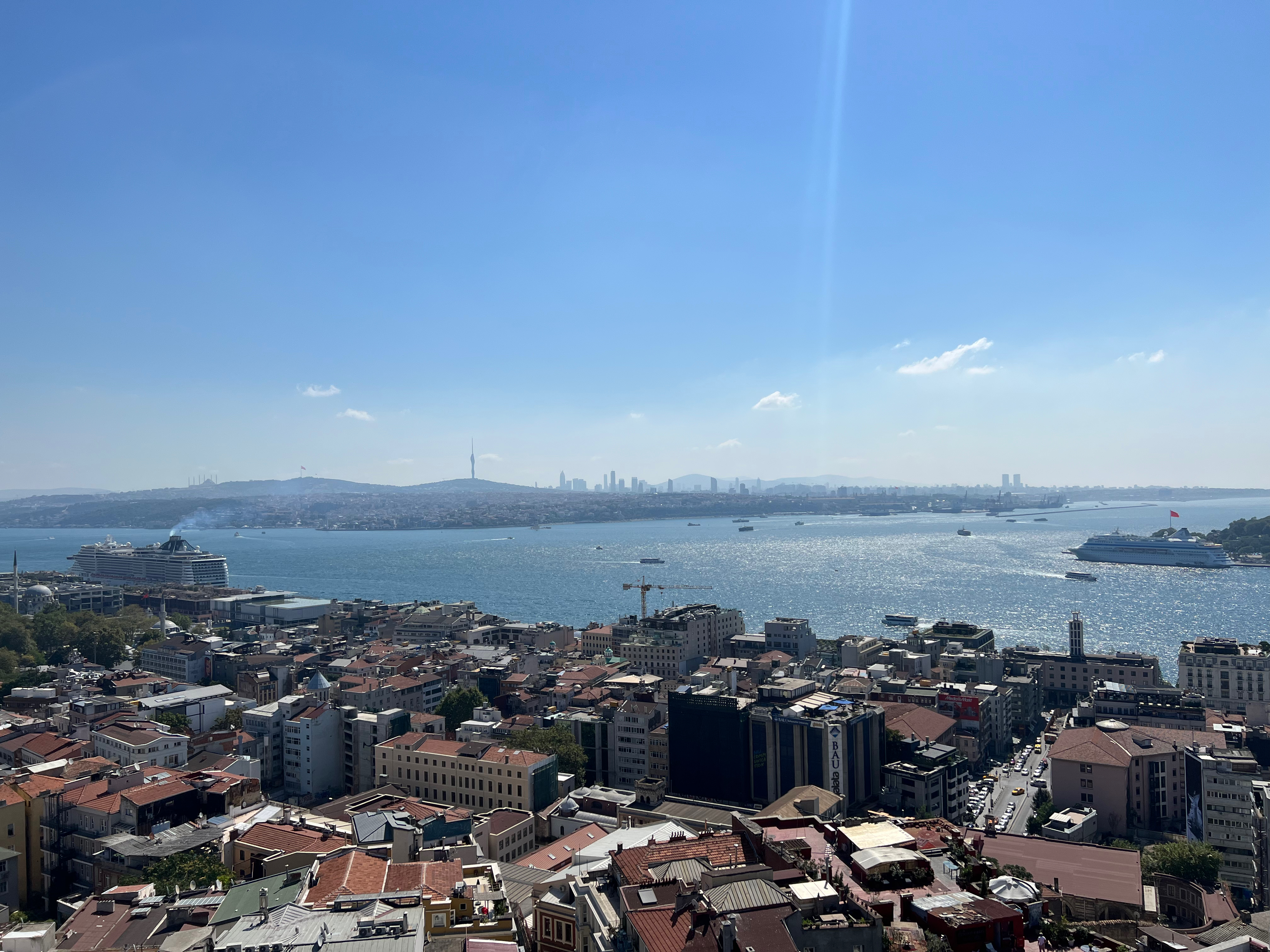 Blick vom Galata Turm auf den Bosporus